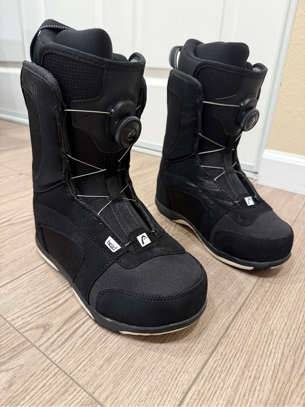 BOA Head Kids Black Snowboard Boots with Dial Lacing System